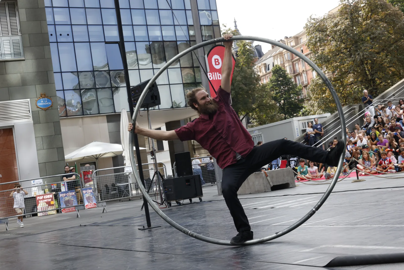 Teatro de calle: Cía. Trotamundos, «Finito-Infinito»