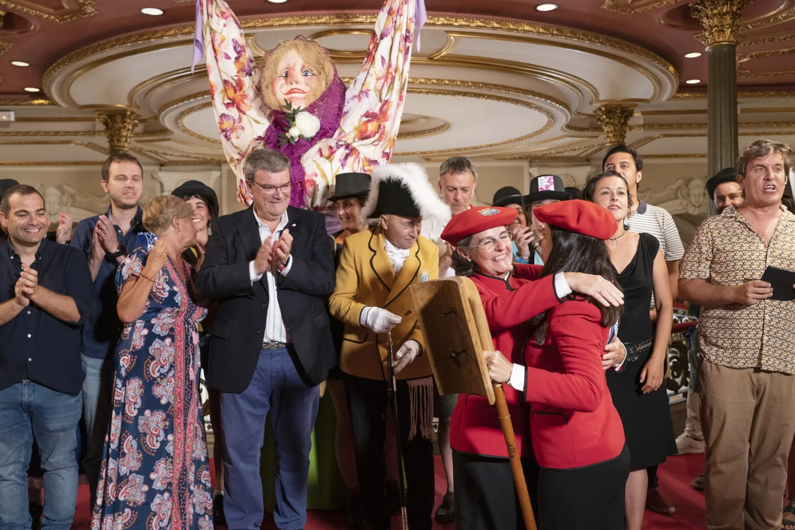 Recepción y homenaje a las txupineras