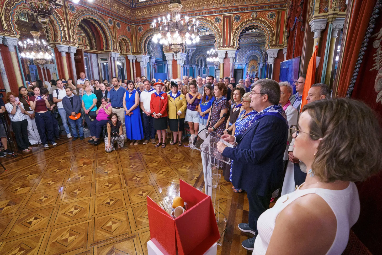 La última recepción de Aburto como Alcalde: Bilbao premia a Radio Nervión y TeleBilbao por 40 años de fiestas