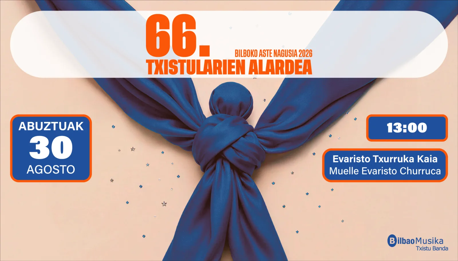 Cartel del 66º Alarde de Txistularis con un pañuelo azul anudado y los datos del concierto: 30 de agosto, 13:00, Muelle Evaristo Churruca