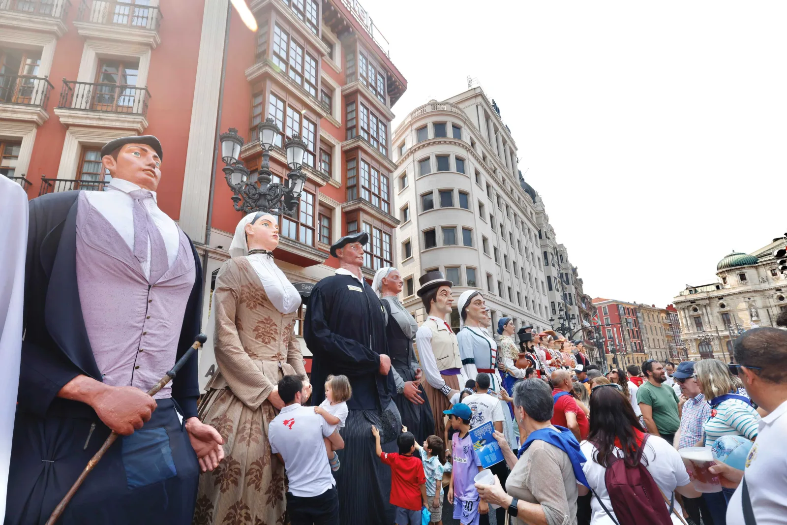 Diez comparsas de gigantes y el Gran Alarde de Txistularis cierran la Aste Nagusia el domingo 30: los dos a las 13:00 y en sitios distintos