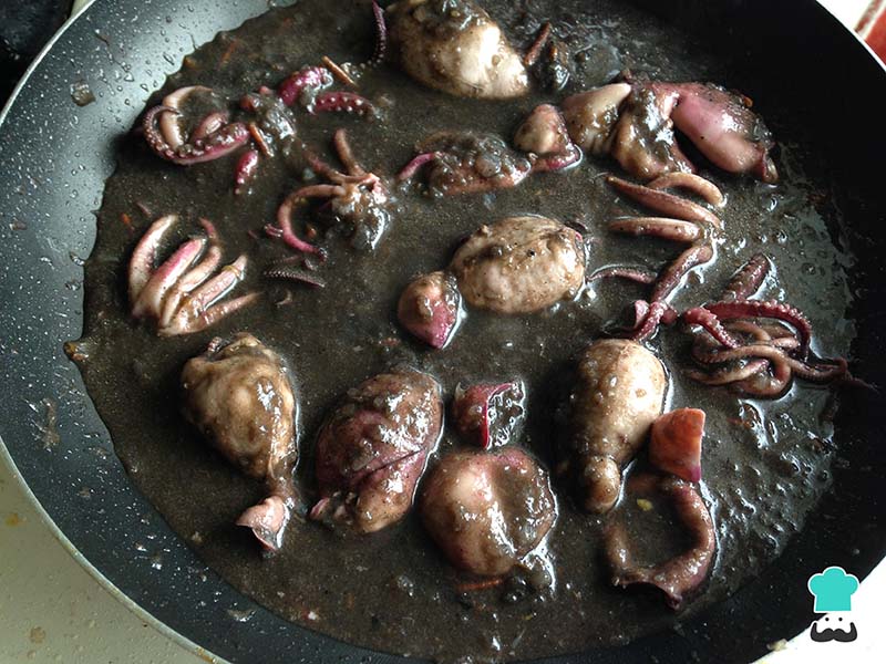 Certamen gastronómico. Chipirones en su tinta