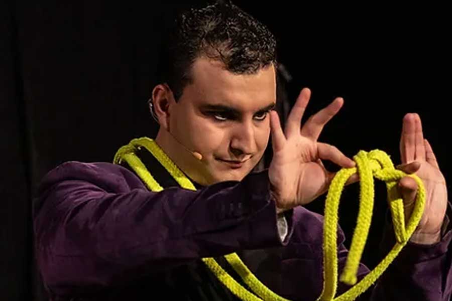 Hodei Magoa presenta su espectáculo «%100 Hodei», magia