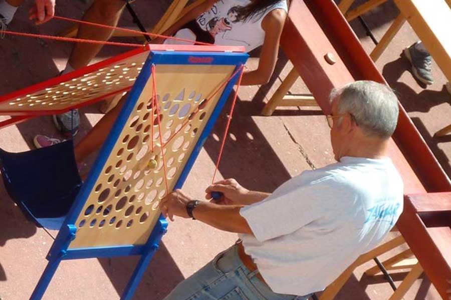 Parque de juegos tradicional + Cars a pedales
