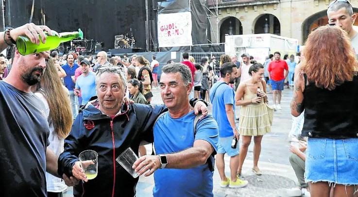 Divertia estudia instalar quince casetas hosteleras en una única ubicación durante la Semana Grande de Gijón