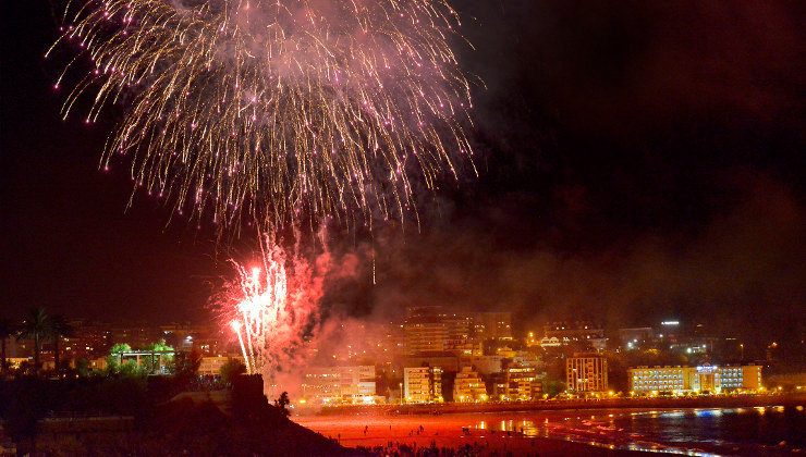 Vuelven los fuegos artificiales, un «símbolo» de las fiestas de Santander