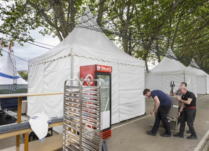 La Feria de Día de Santander cambia las casetas por jaimas de color blanco