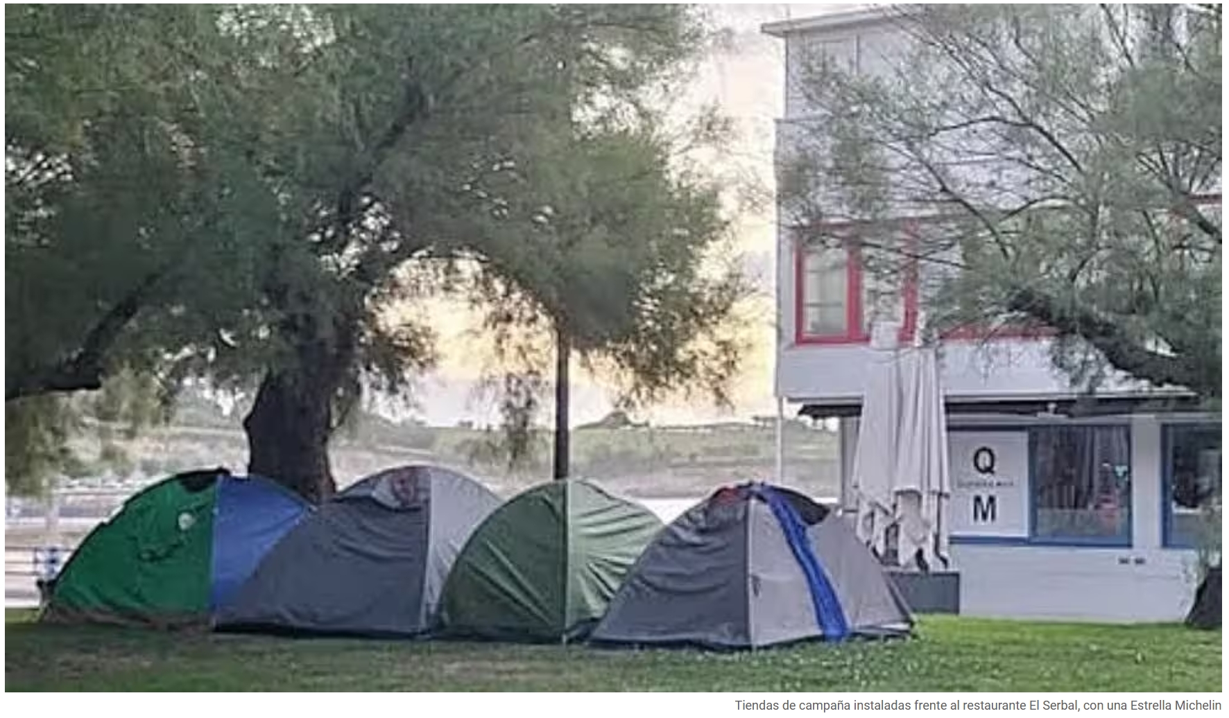 Acampadas improvisadas en pleno centro de Santander desatan la polémica durante la Semana Grande